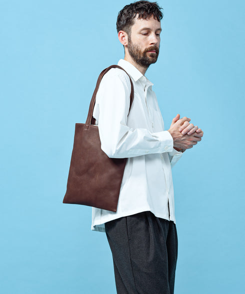 MR.OLIVE E.O.I / WATERPROOF WASHABLE LEATHER FLAT TOTE BAG(MEDIUM) ミスターオリーブ/ウォータープルーフウォッシャブルレザー/フラットトートバッグ(MEDIUM)